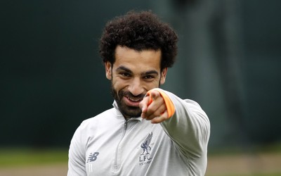 顺发体育动态-凯拉任意球绕过人墙